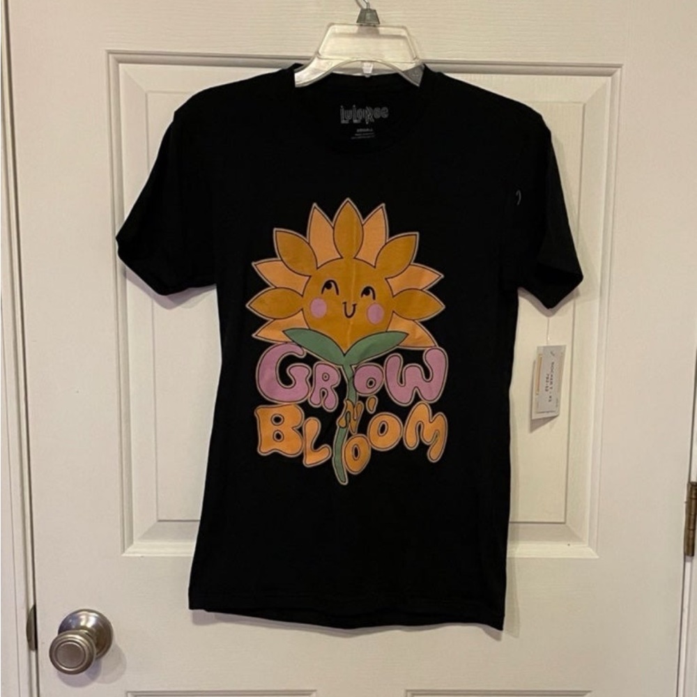 XS Lularoe Rocker Tee NWT - Picture 2 of 6